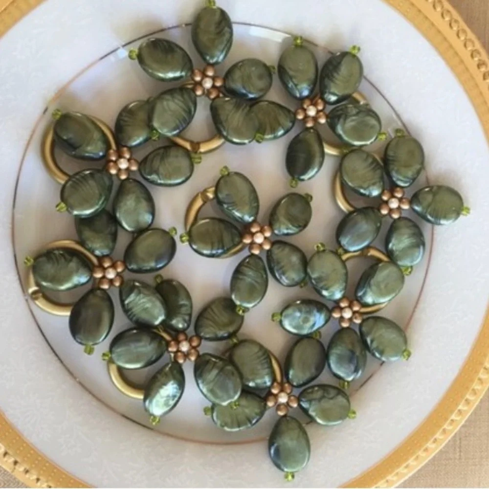 Set of 8 New handmade beaded floral design napkin holders napkin rings